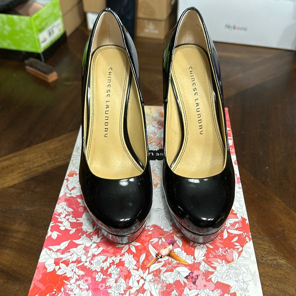 CHINESE LAUNDRY Heel